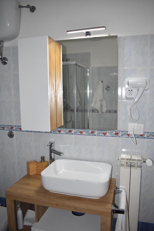 נאפולי Casa Vacanze Oikia - Room Girasole מראה חיצוני תמונה