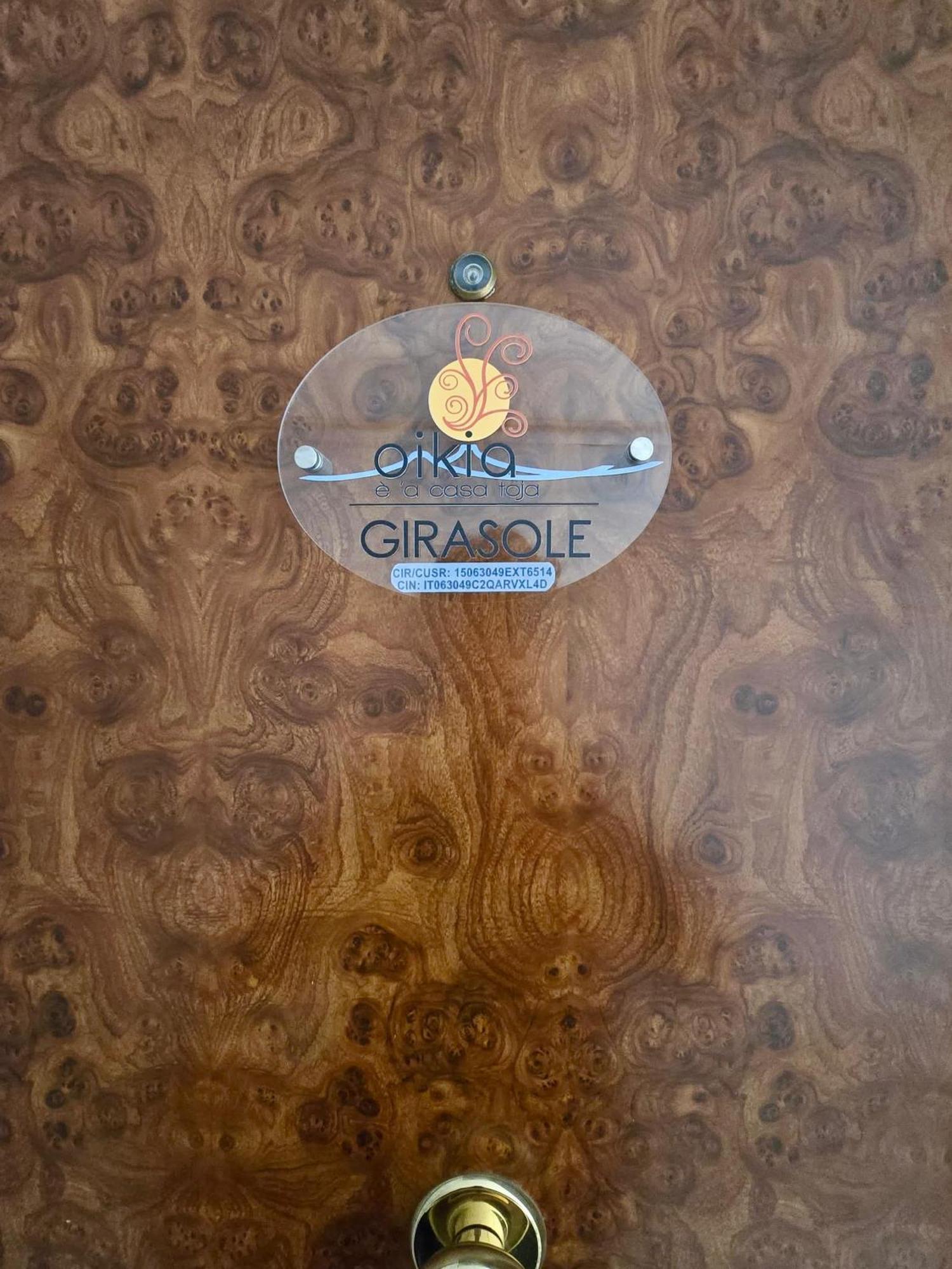 נאפולי Casa Vacanze Oikia - Room Girasole מראה חיצוני תמונה