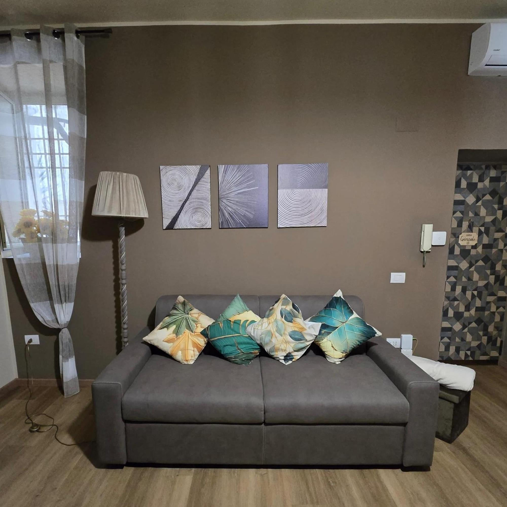נאפולי Casa Vacanze Oikia - Room Girasole מראה חיצוני תמונה